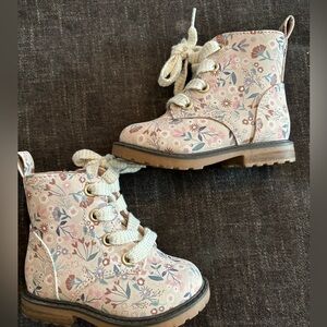 Toddler Cat & Jack zip up boots